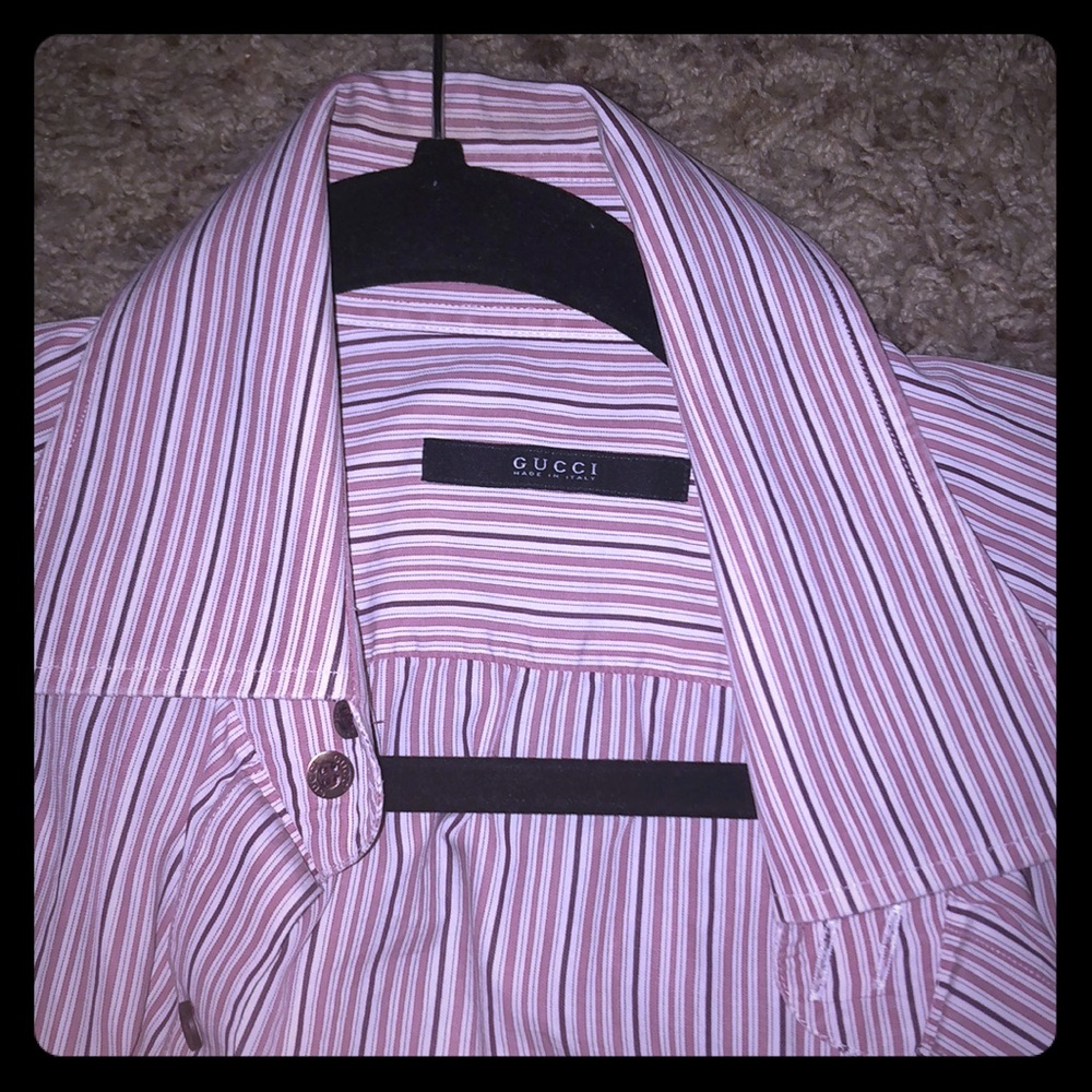 100% authentic Gucci men’s button up. no stains.